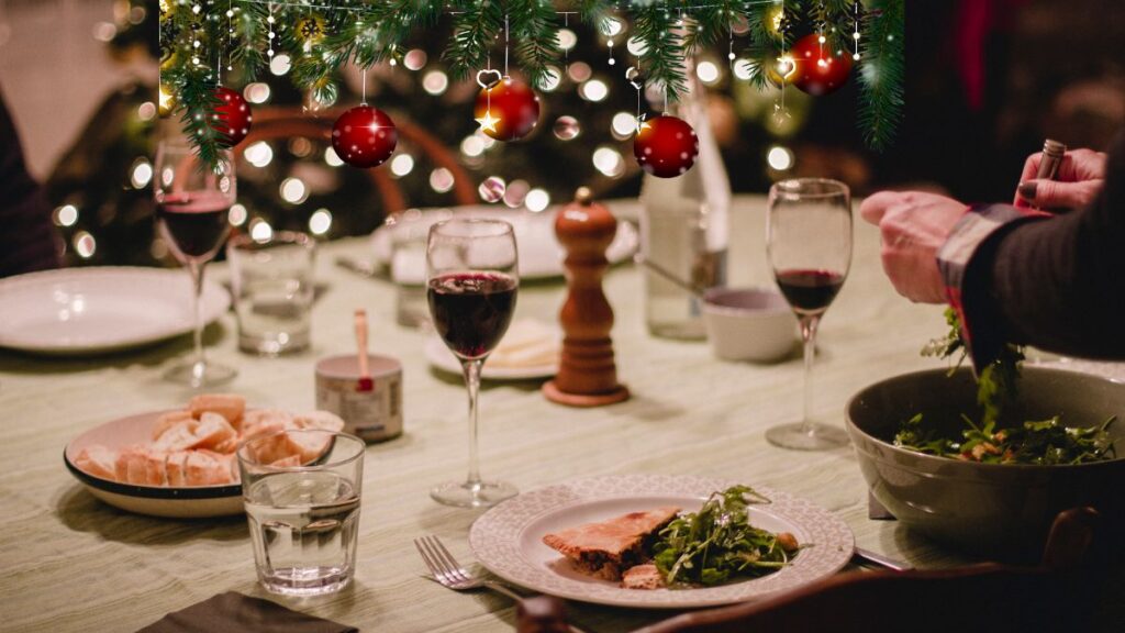 Budget Christmas Host Guide for Small-Space Dinner Nights