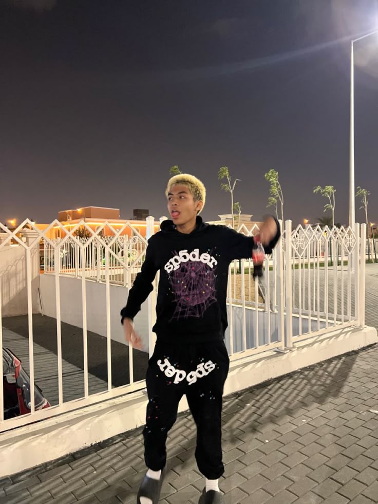 Why Clean Hoodie Designs Fit Today’s Calm Fashion Mood - Newsglo