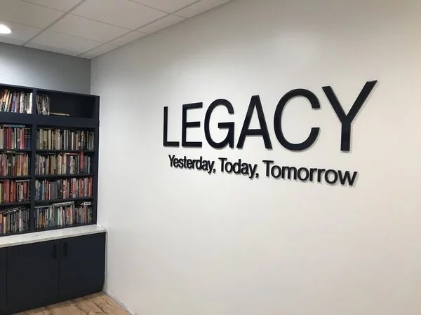 How Custom Office Signs Help Tampa Businesses Stand Out in Competitive Markets - Newsglo