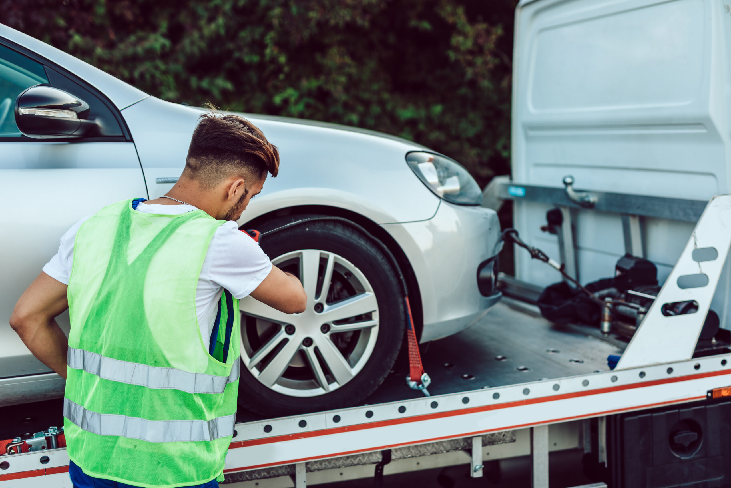 Understanding the Overall Cost of Breakdown Recovery and the Hassle of Car Transport Services: - Newsglo