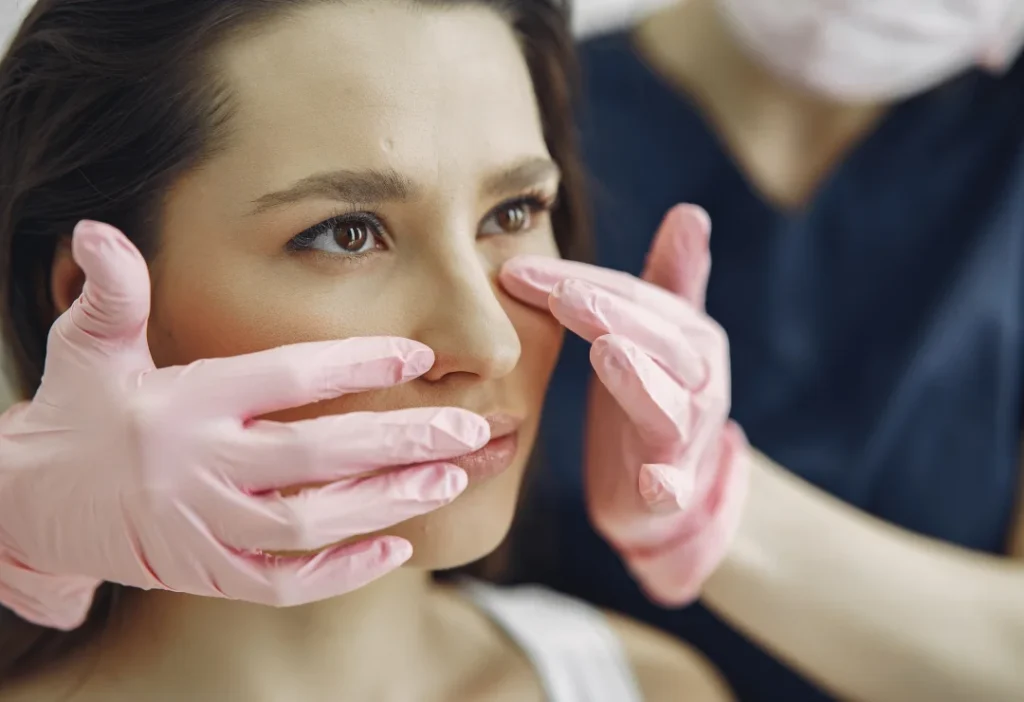 ماذا تعني عملية تجميل الأنف بالحقن السائل للجمال؟ - Newsglo