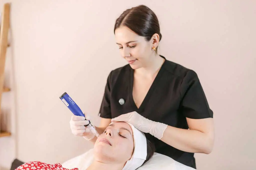 هل يُزيل علاج ديرمابن التجاعيد بسرعة؟ - Newsglo